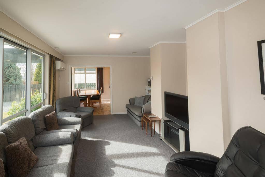 Accommodation Fiordland -The Three Bedroom House At 226A Milford Road Te Anau Ngoại thất bức ảnh